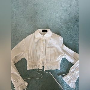 Akira cropped cinched button down top in small.